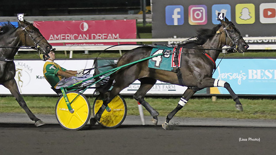Fashion Schooner winning at The Meadowlands